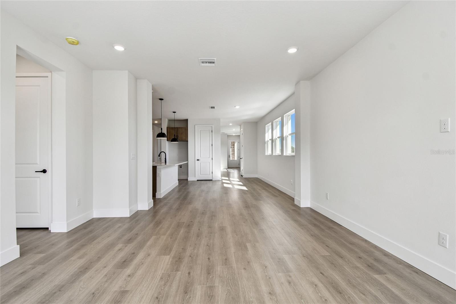 Image 17 of 42 For 629 Allora Avenue