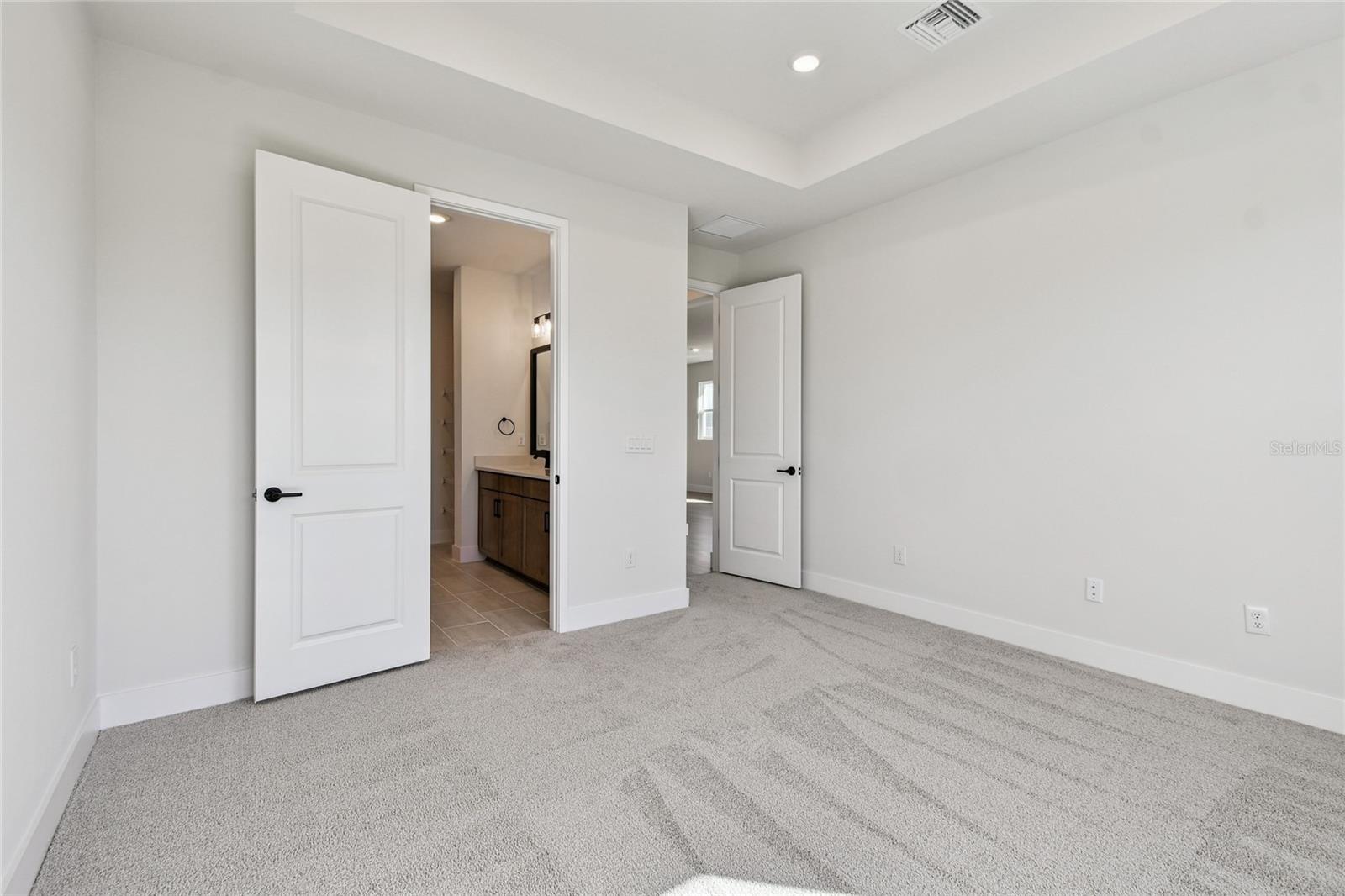 Image 19 of 42 For 629 Allora Avenue