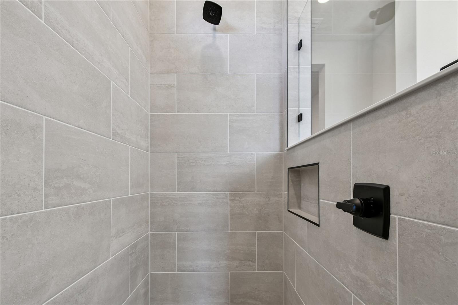 Image 23 of 42 For 629 Allora Avenue