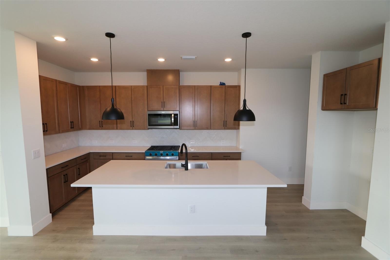 Image 4 of 12 For 629 Allora Avenue