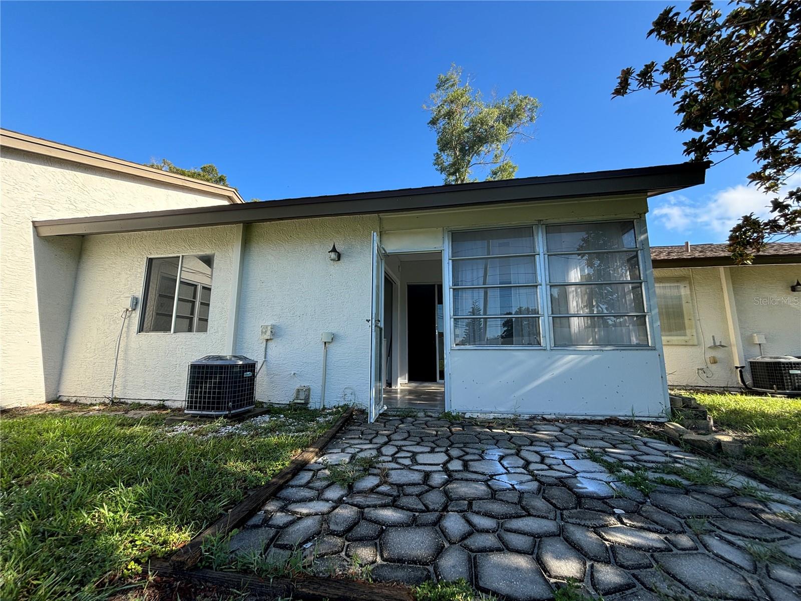 Image 21 of 25 For 2300 Bancroft Circle S B