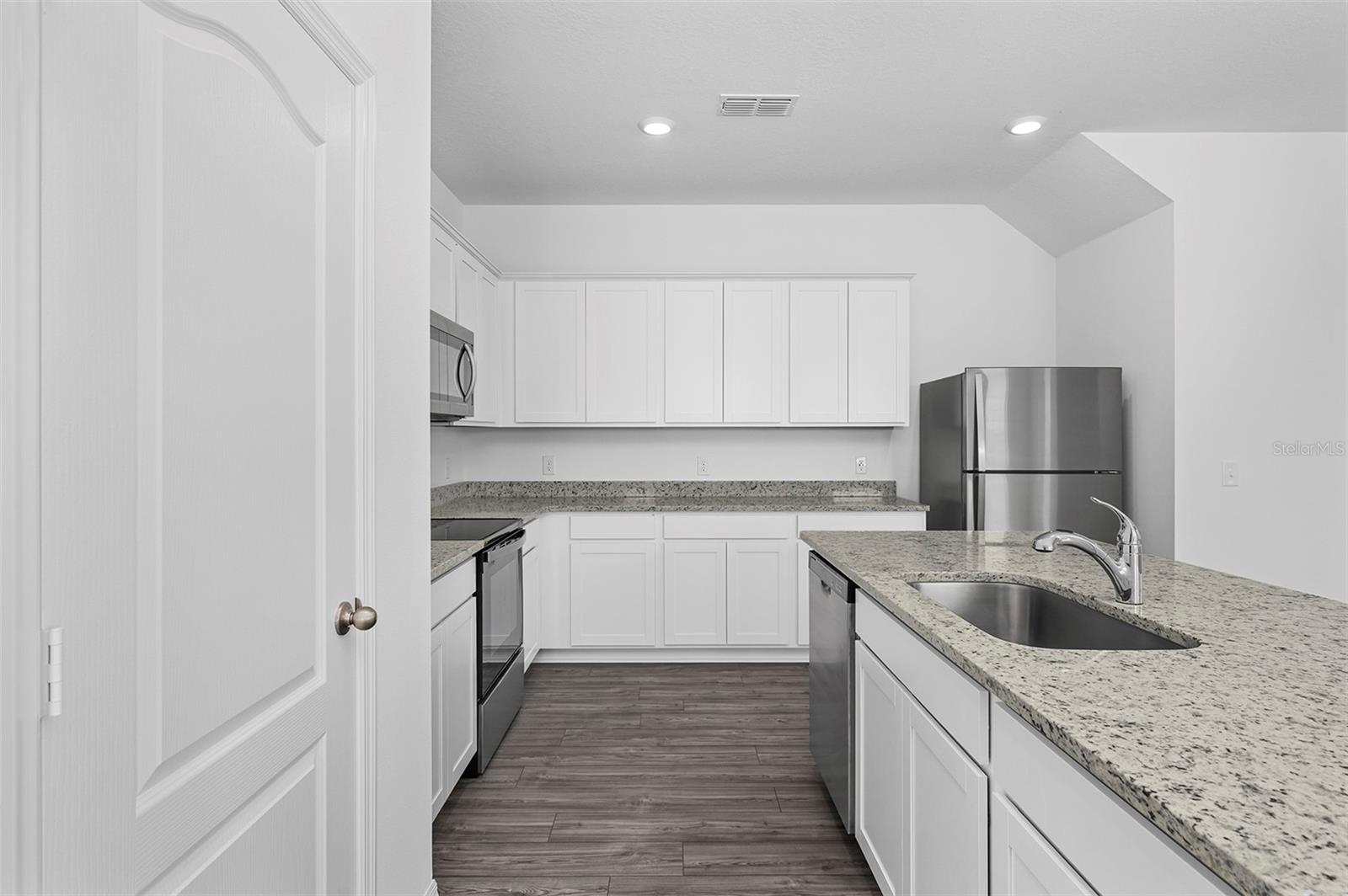 Image 4 of 21 For 571 Bay Leaf Drive