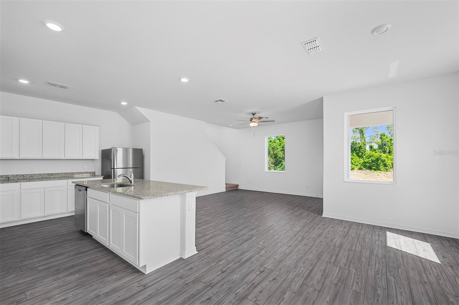 Image 6 of 21 For 571 Bay Leaf Drive
