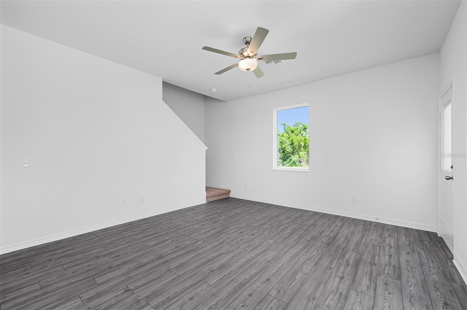 Image 8 of 21 For 571 Bay Leaf Drive