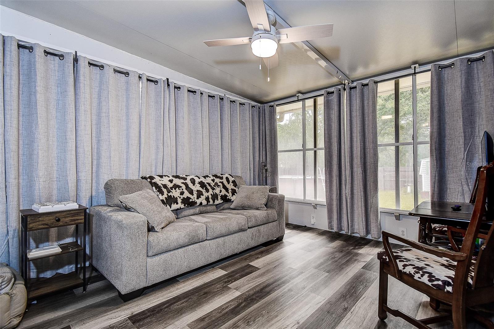 Image 11 of 34 For 10075 Glenmar Drive