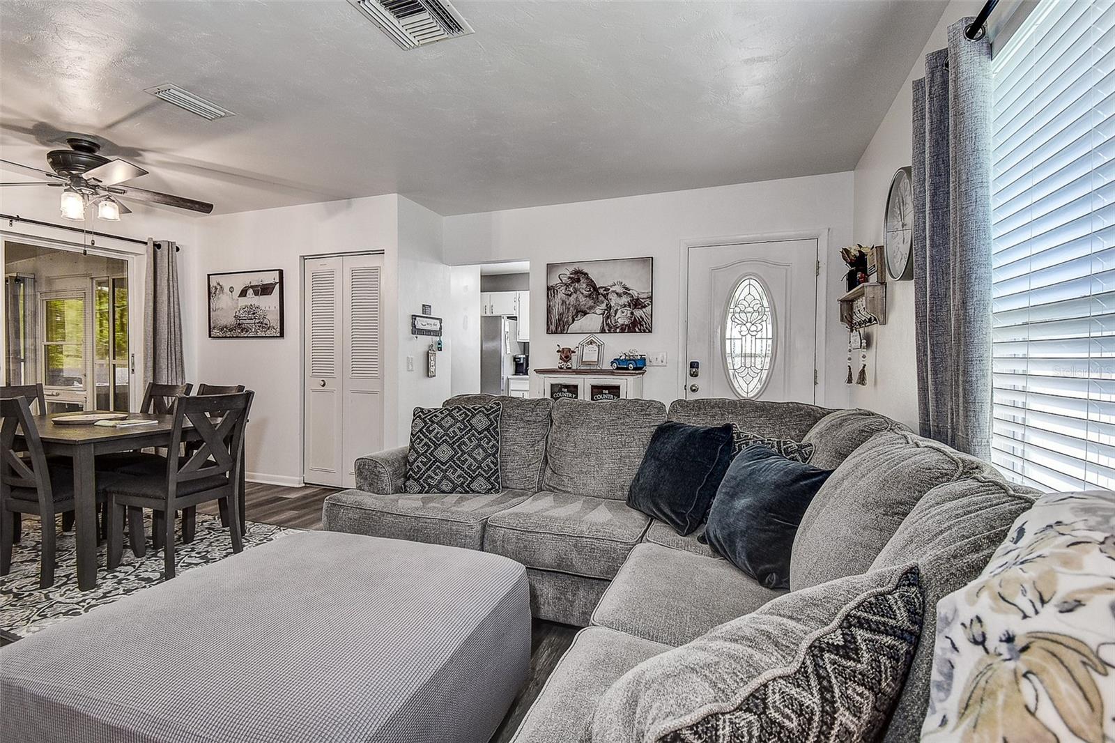 Image 4 of 34 For 10075 Glenmar Drive