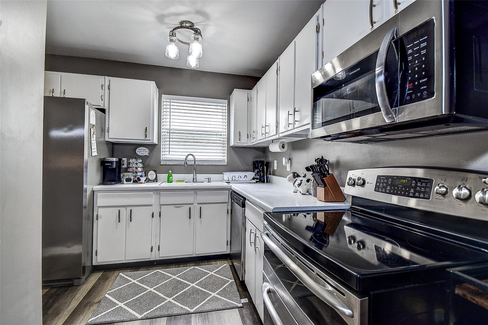 Image 5 of 34 For 10075 Glenmar Drive