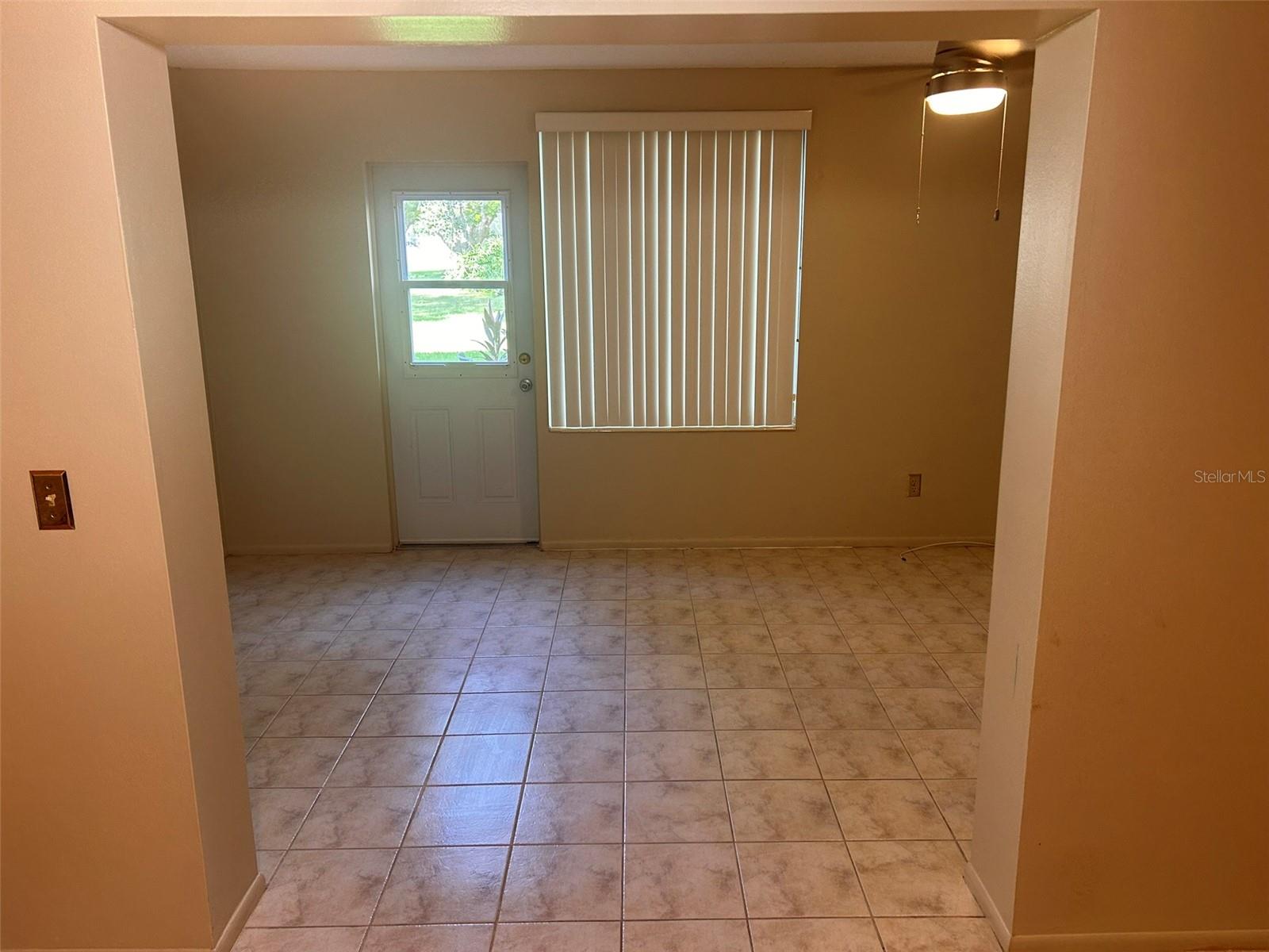 Image 11 of 55 For 2402 Ecuadorian Way 18