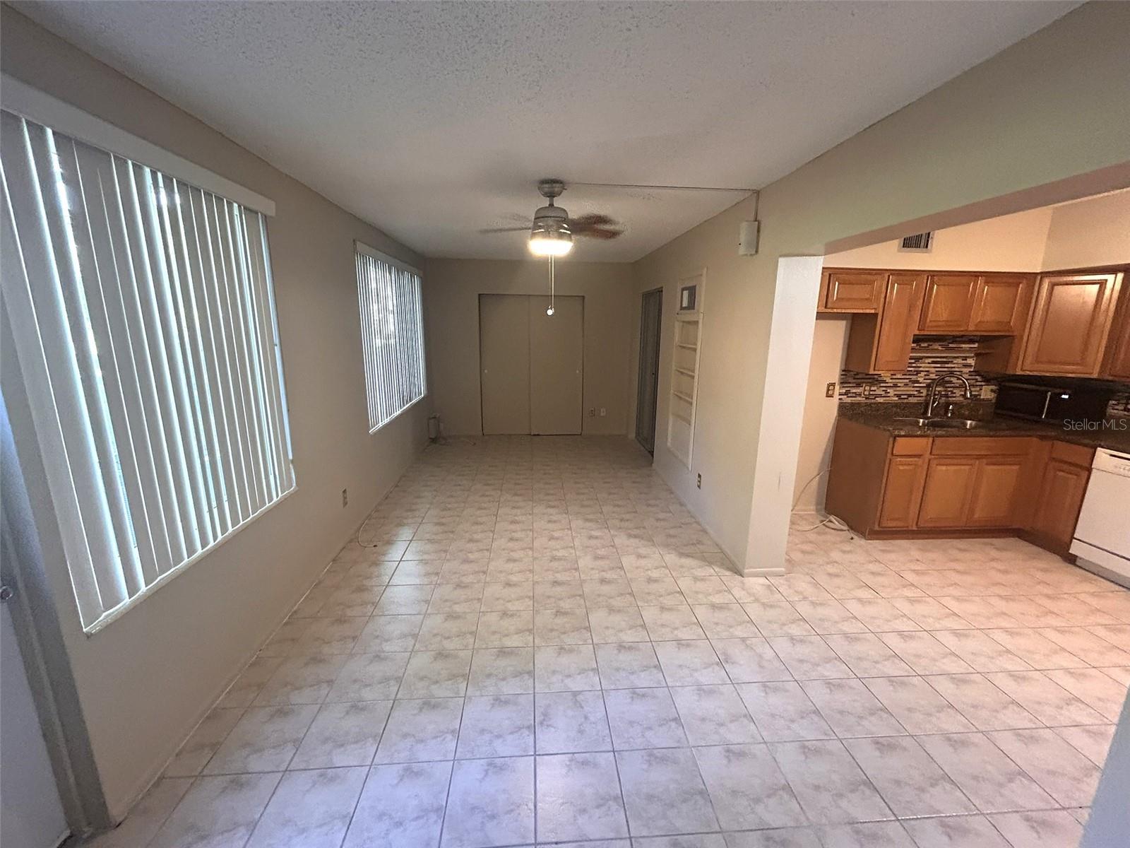 Image 14 of 55 For 2402 Ecuadorian Way 18