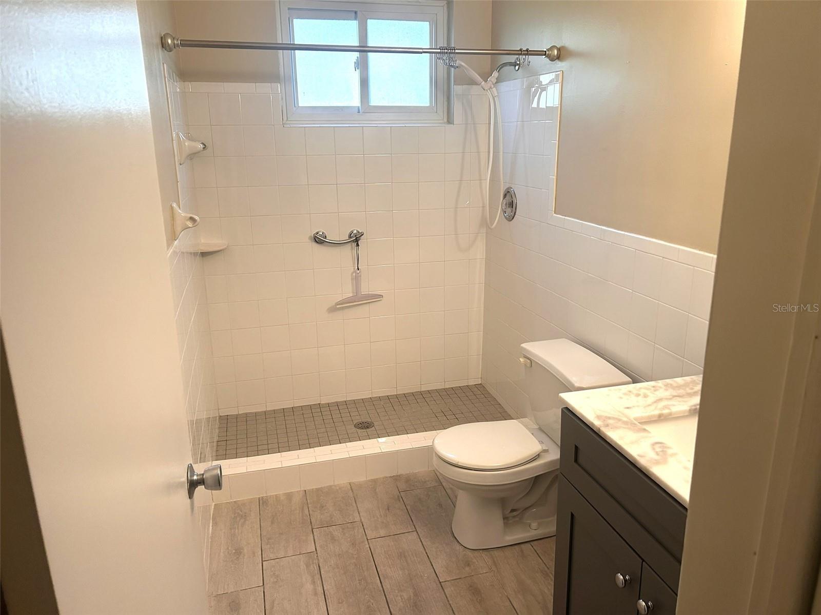Image 20 of 55 For 2402 Ecuadorian Way 18