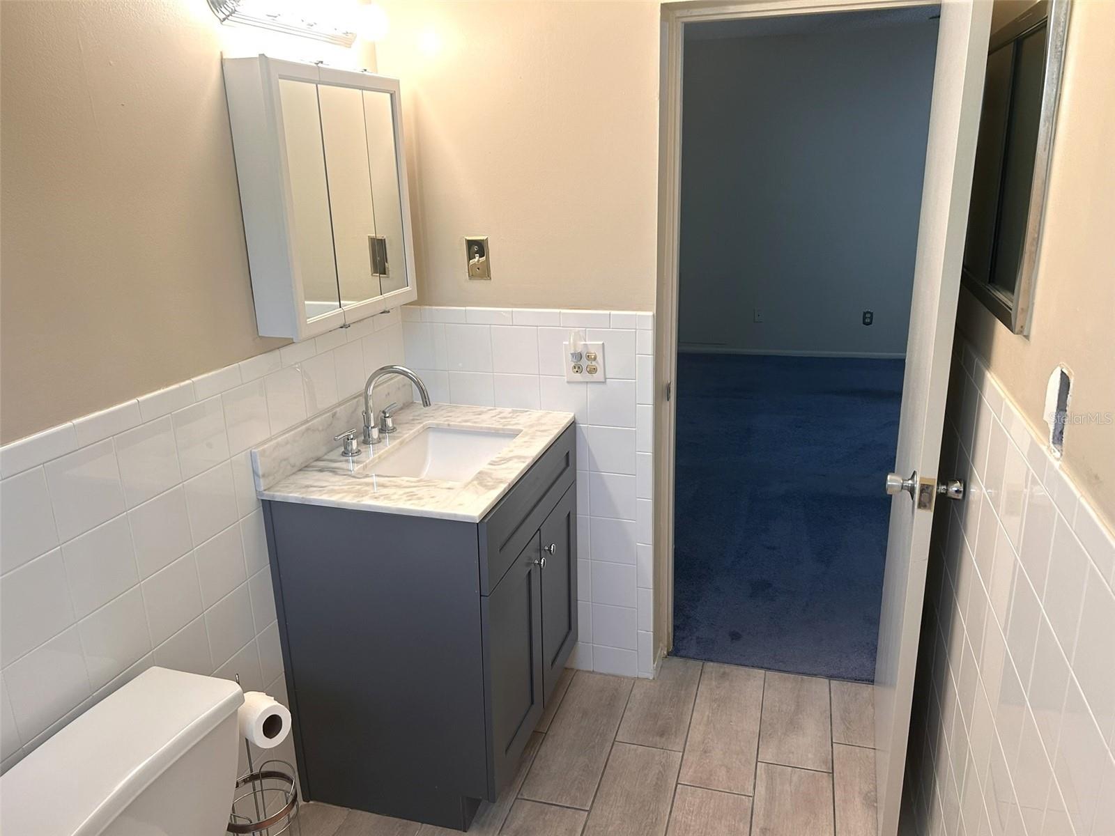 Image 21 of 55 For 2402 Ecuadorian Way 18