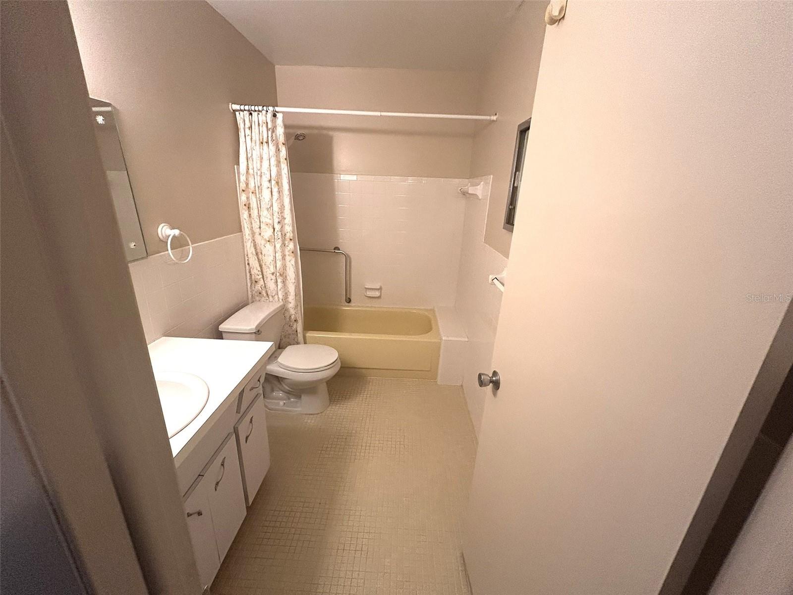 Image 22 of 55 For 2402 Ecuadorian Way 18