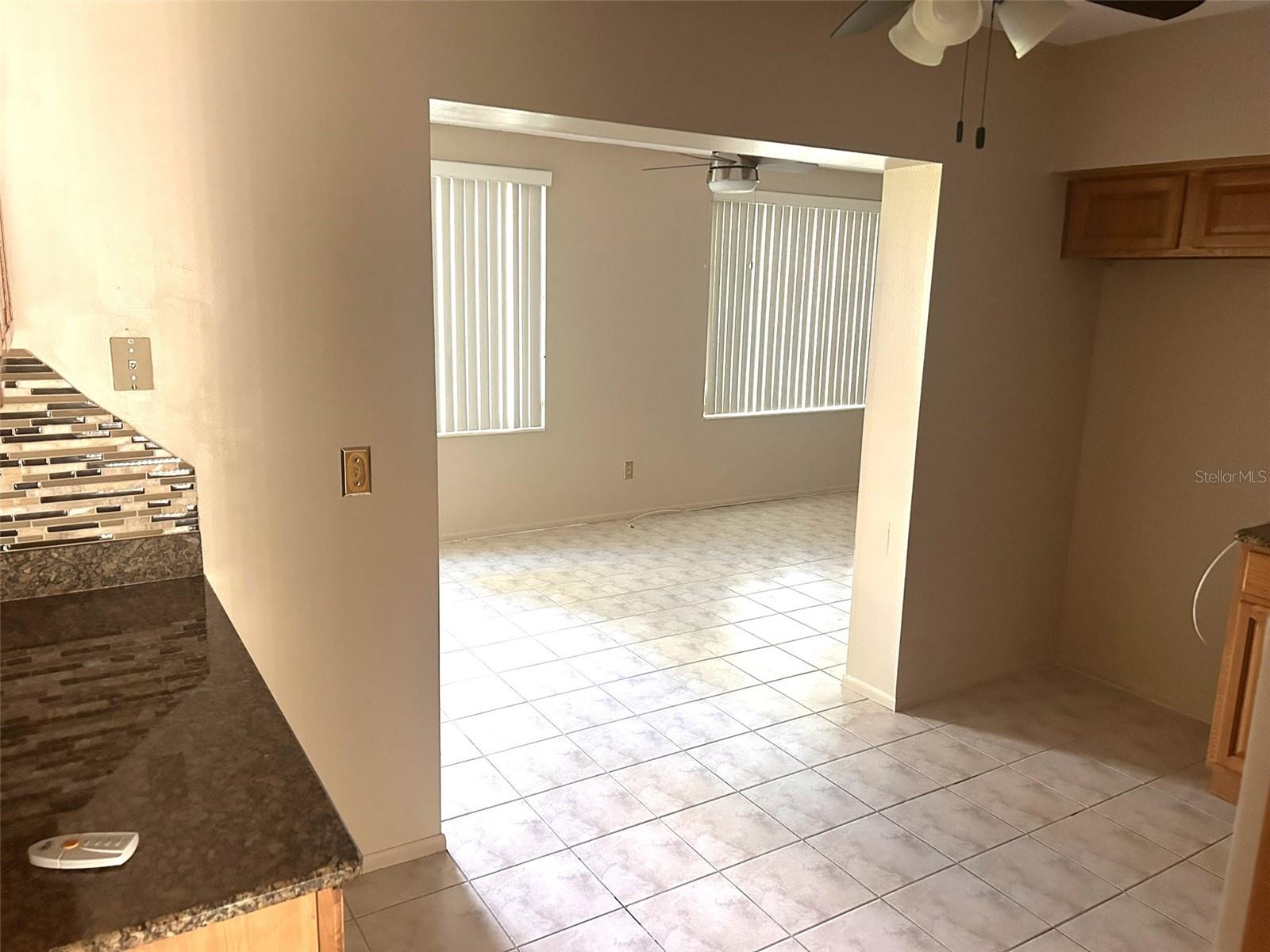 Image 7 of 55 For 2402 Ecuadorian Way 18
