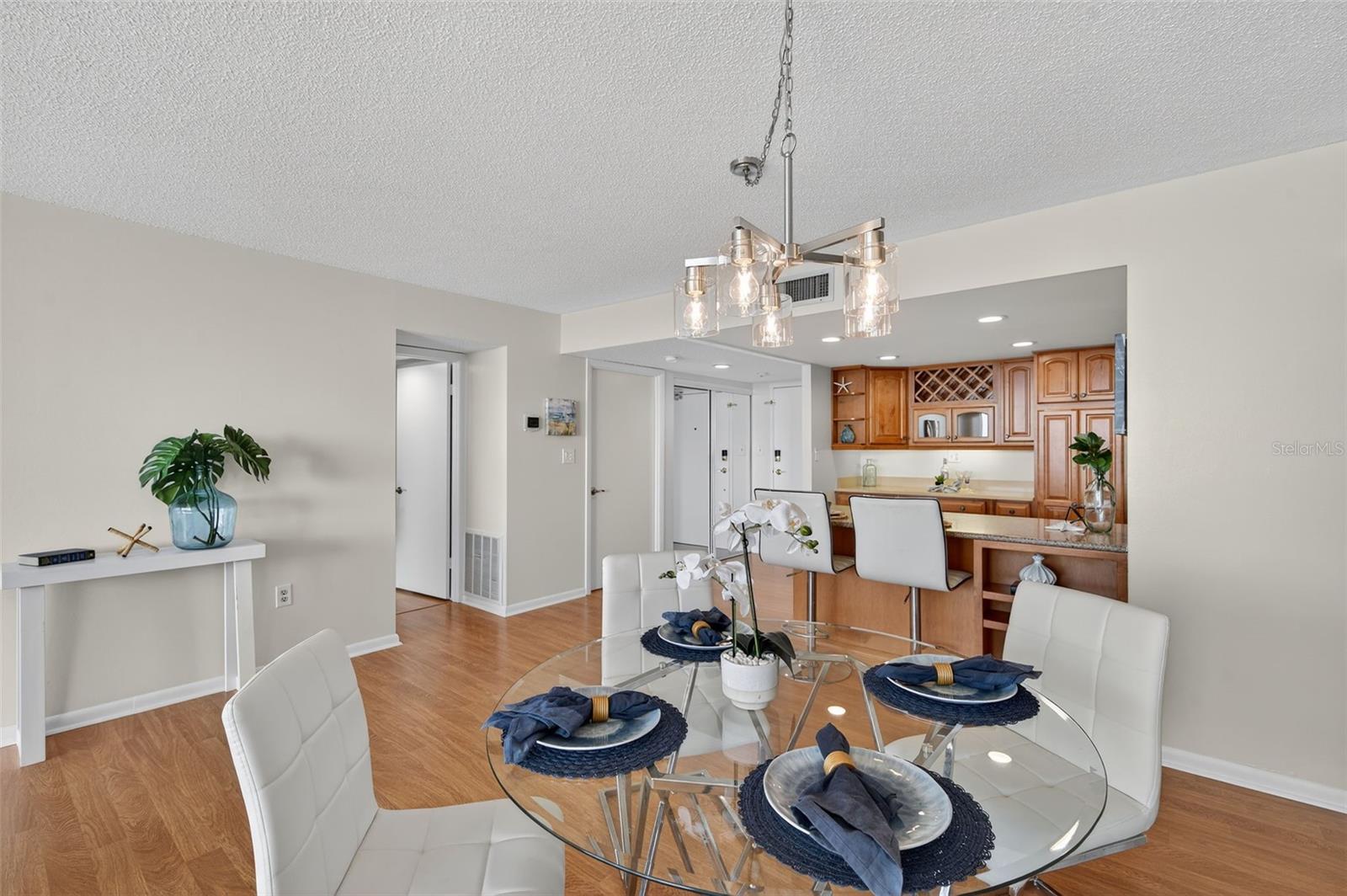 Image 14 of 56 For 7600 Bayshore Drive 902