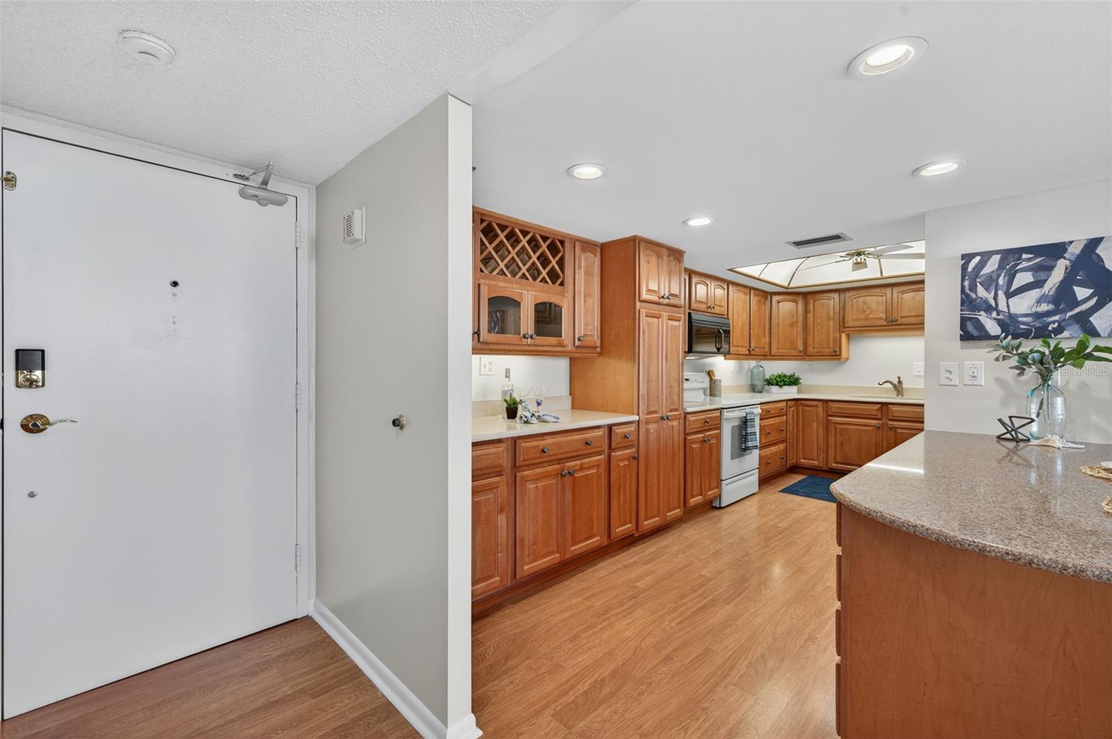 Image 18 of 56 For 7600 Bayshore Drive 902