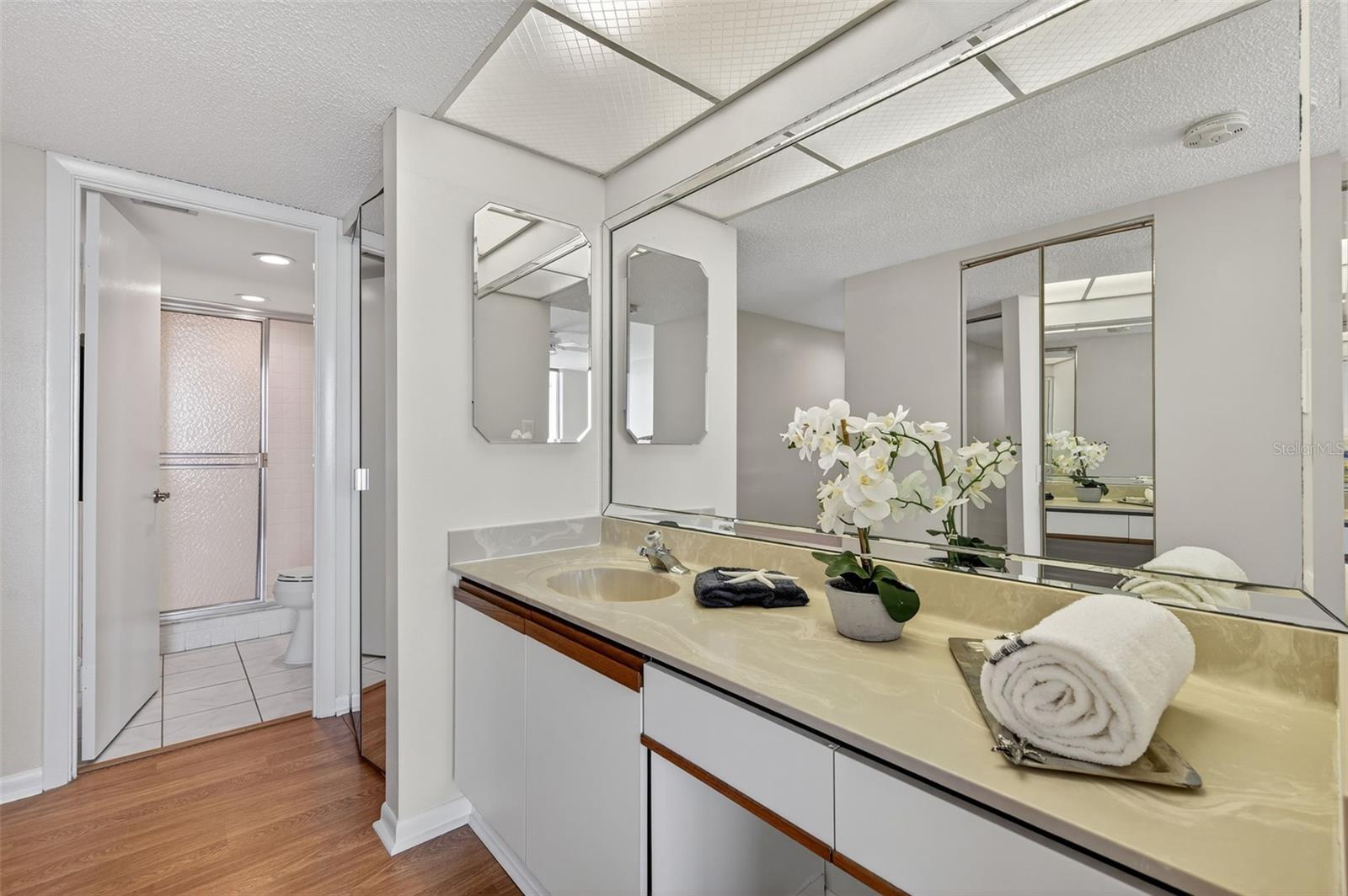 Image 25 of 56 For 7600 Bayshore Drive 902