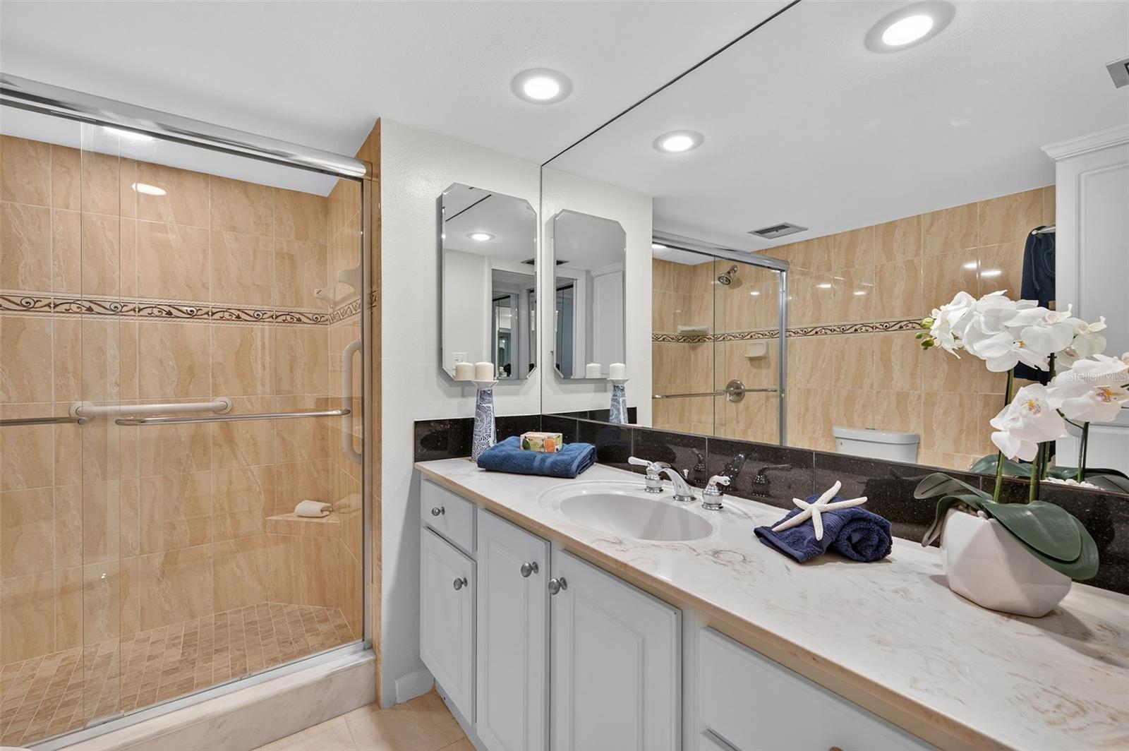 Image 33 of 56 For 7600 Bayshore Drive 902
