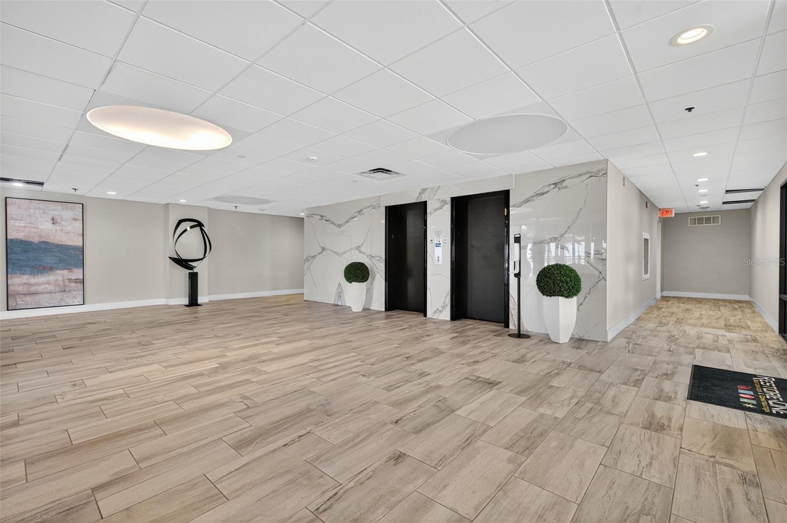 Image 7 of 56 For 7600 Bayshore Drive 902