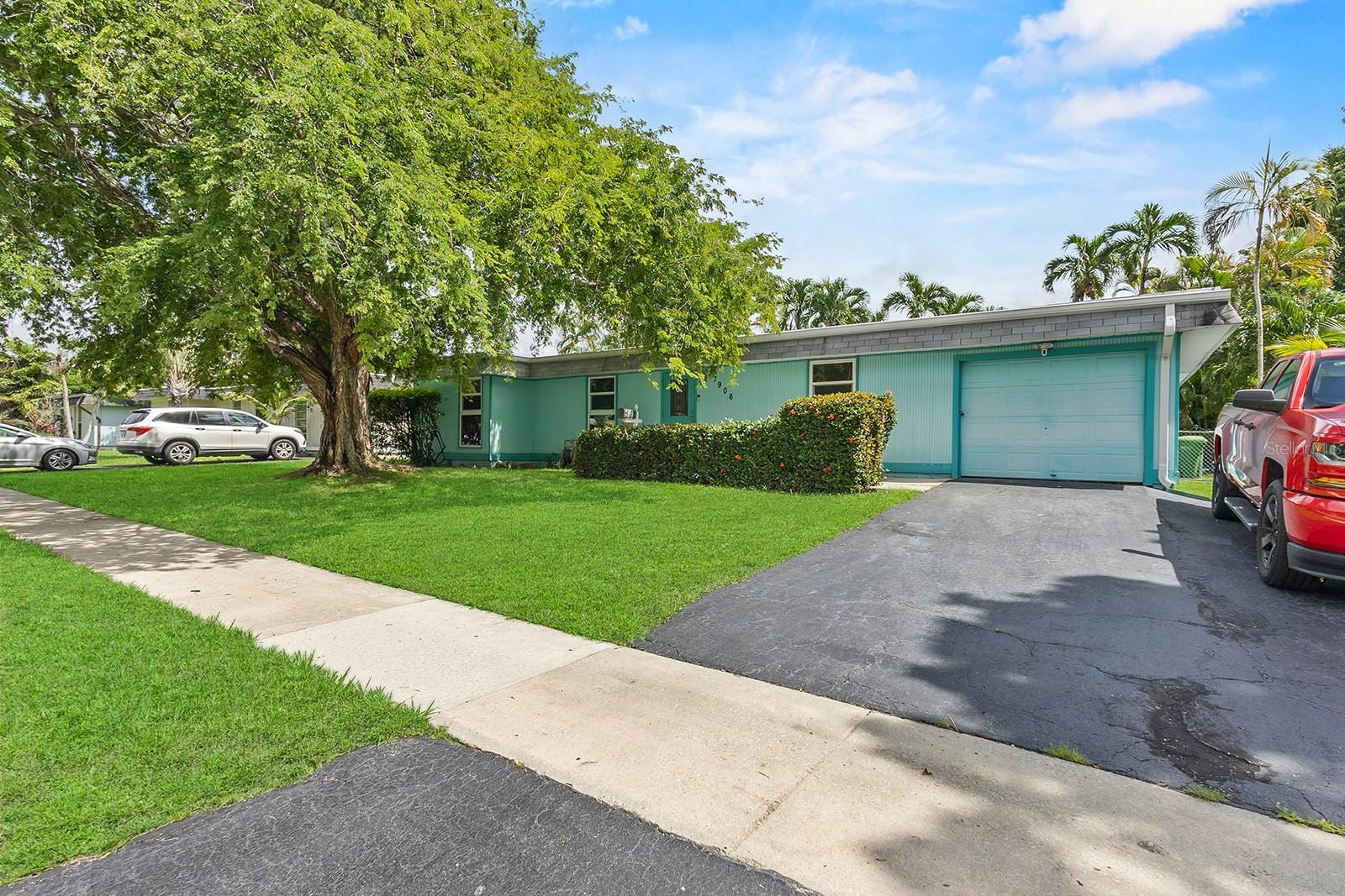 Image 4 of 30 For 7906 75th Avenue