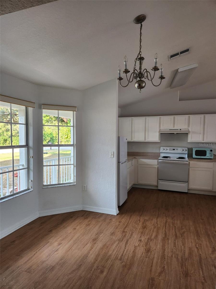 Image 5 of 20 For 10154 Henderson Street