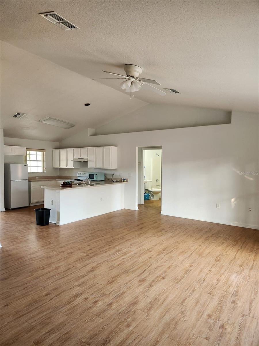 Image 6 of 20 For 10154 Henderson Street