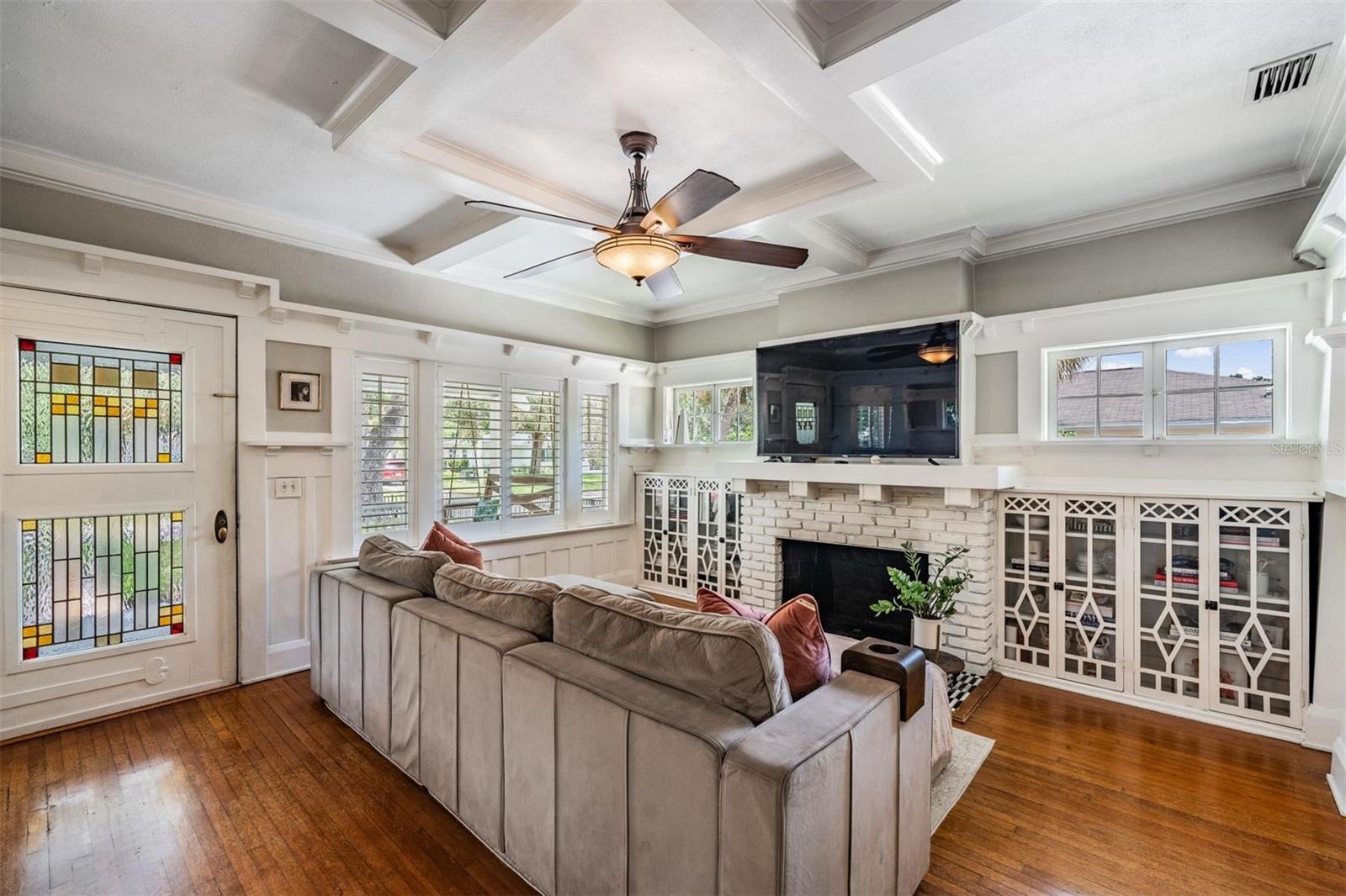 Listing photo id 8 for 4010 Neptune Street