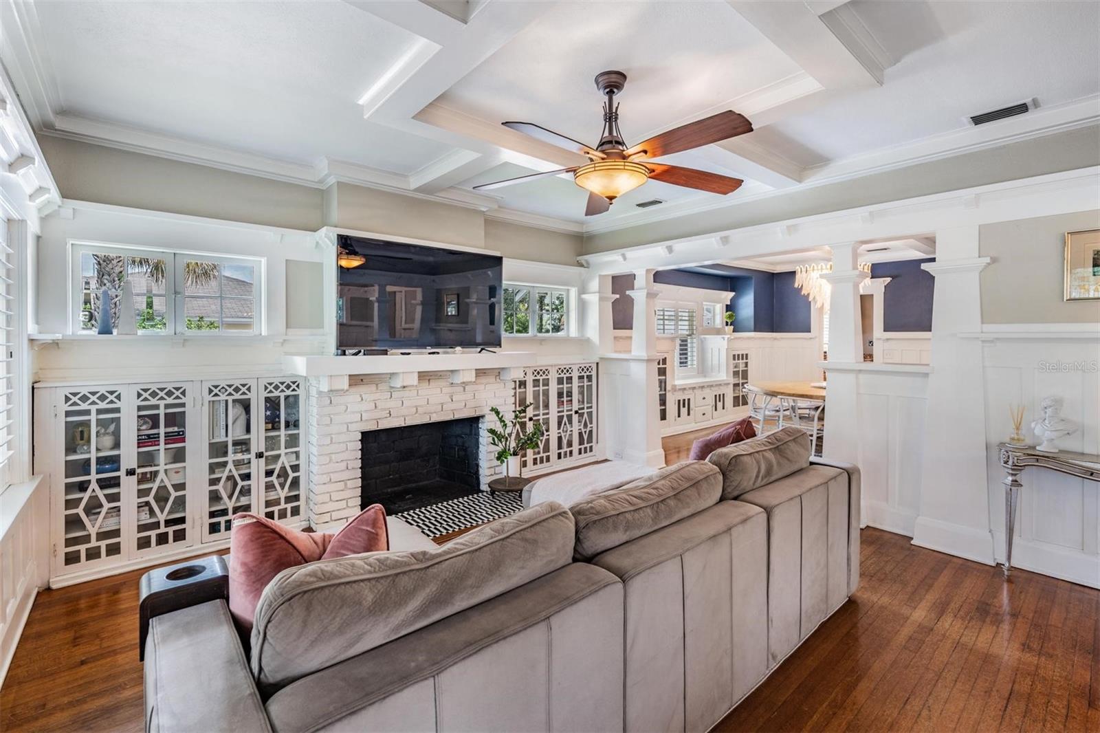 Listing photo id 9 for 4010 Neptune Street