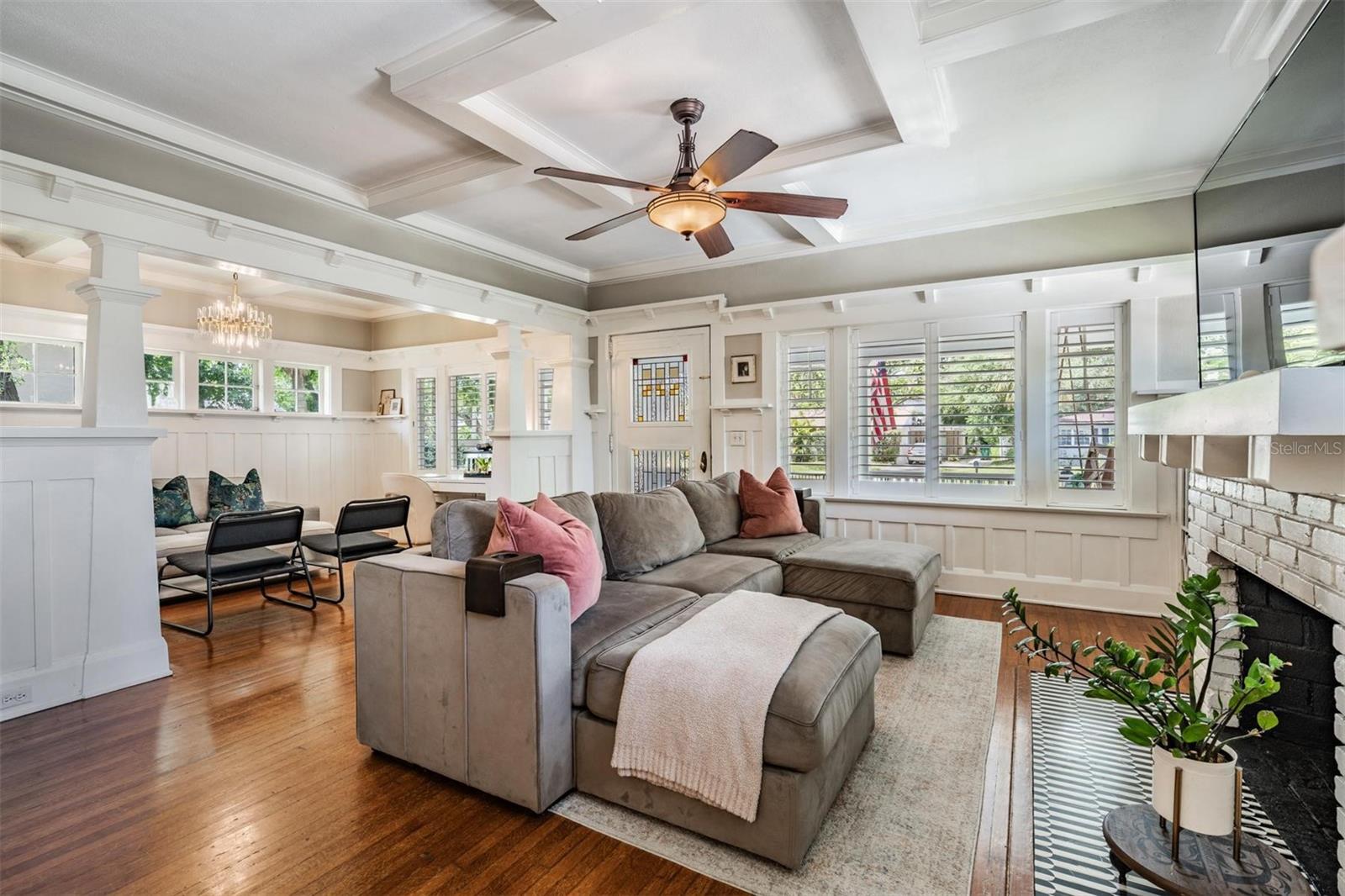 Listing photo id 11 for 4010 Neptune Street