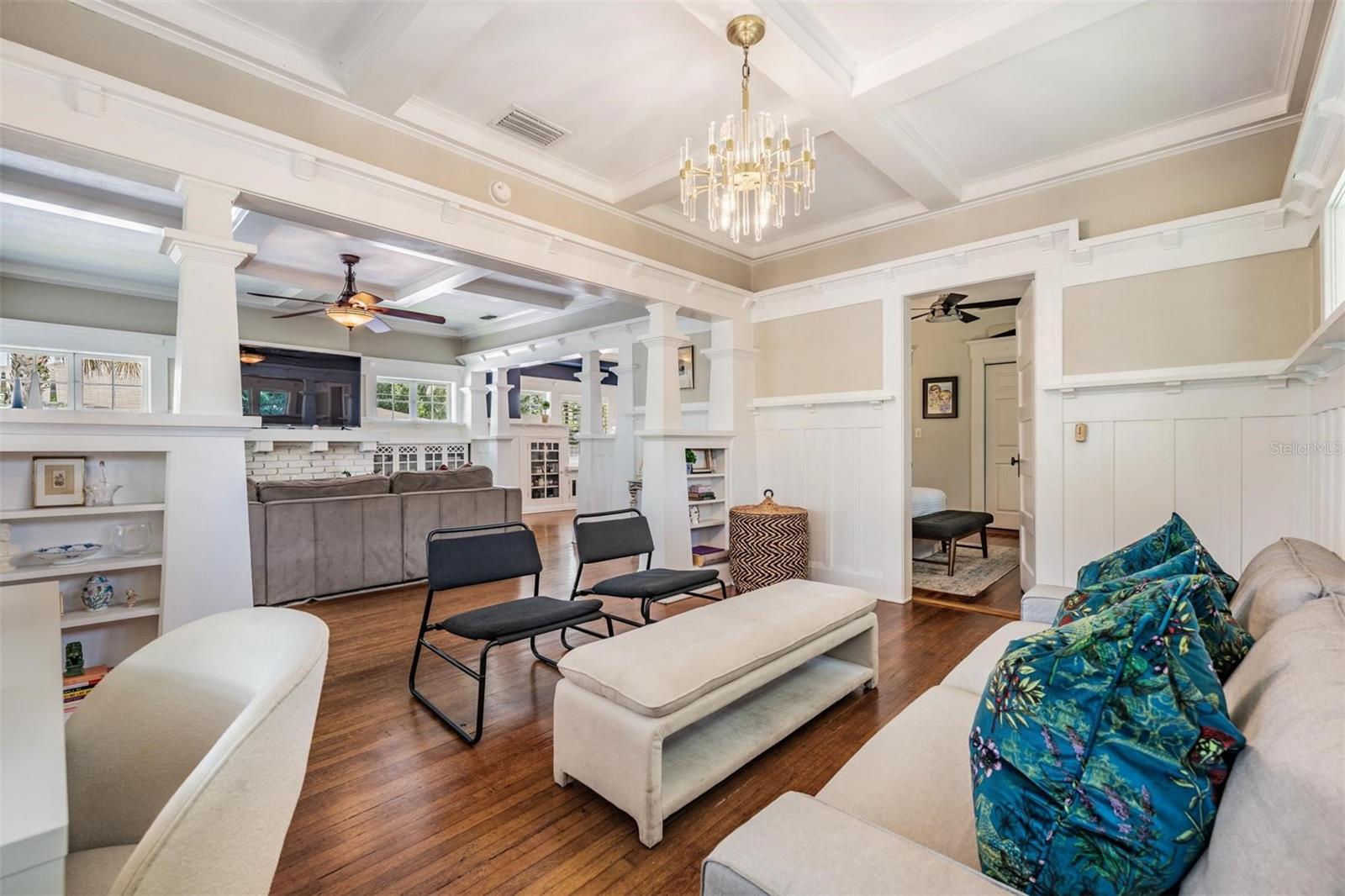 Listing photo id 12 for 4010 Neptune Street