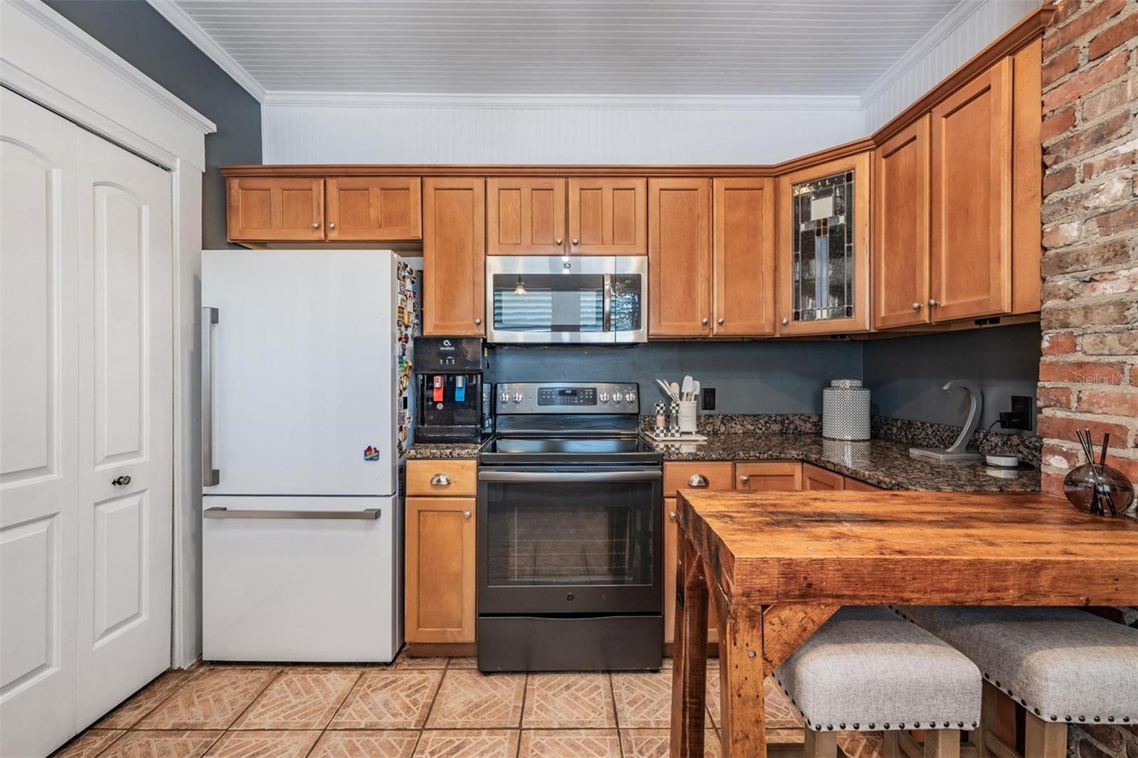 Listing photo id 17 for 4010 Neptune Street