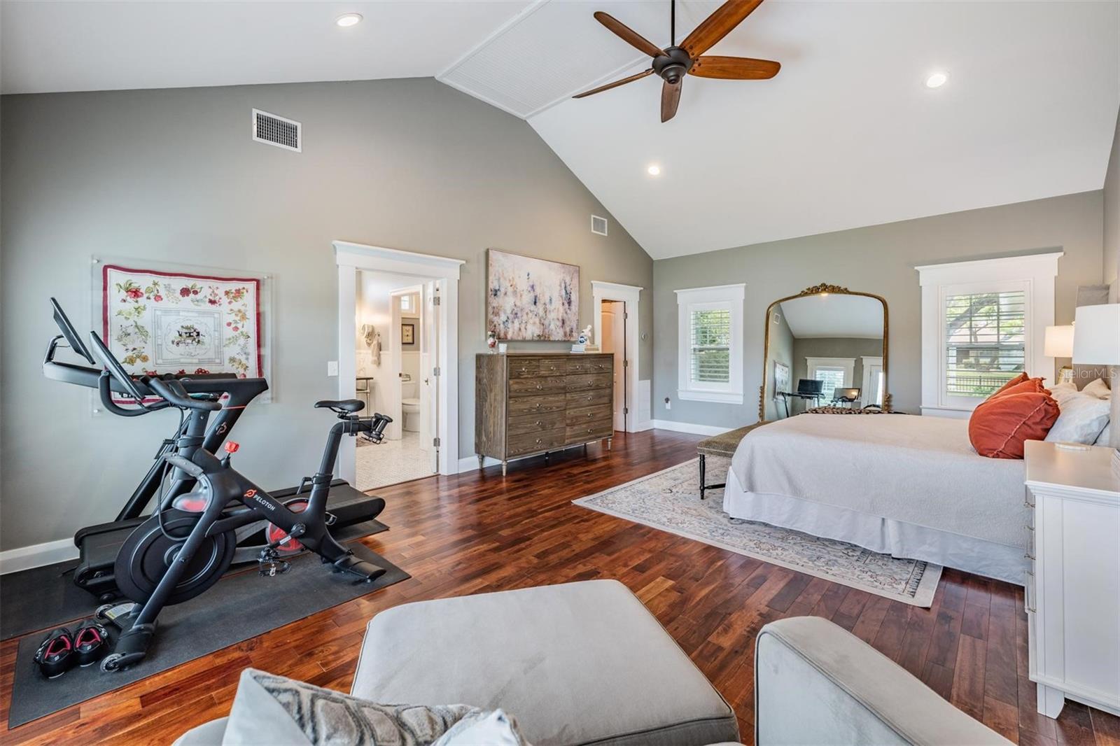 Listing photo id 22 for 4010 Neptune Street