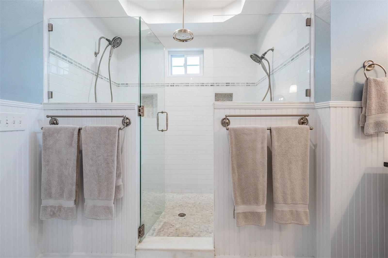 Listing photo id 26 for 4010 Neptune Street