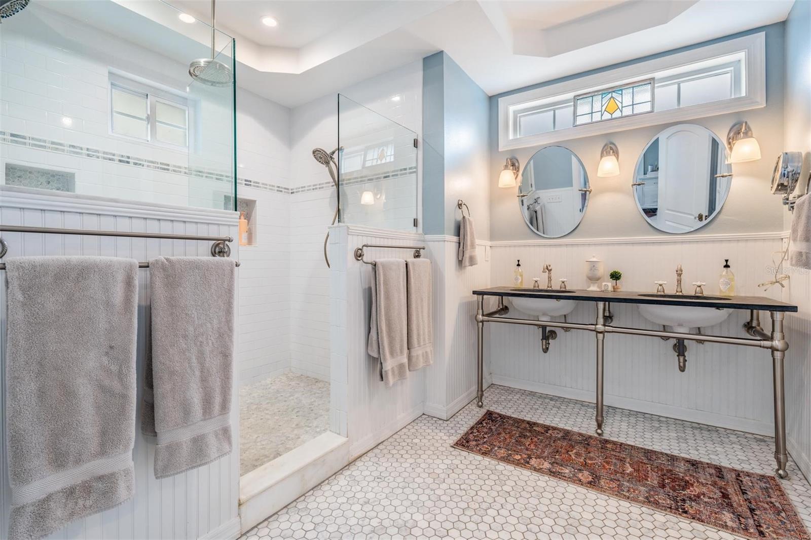 Listing photo id 27 for 4010 Neptune Street