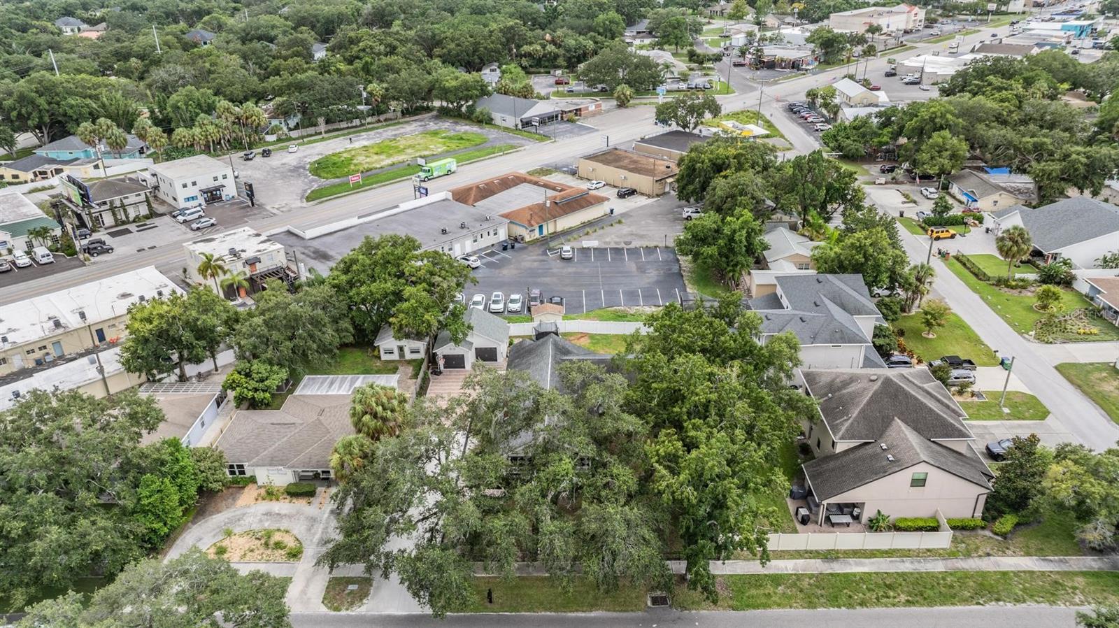 Listing photo id 33 for 4010 Neptune Street