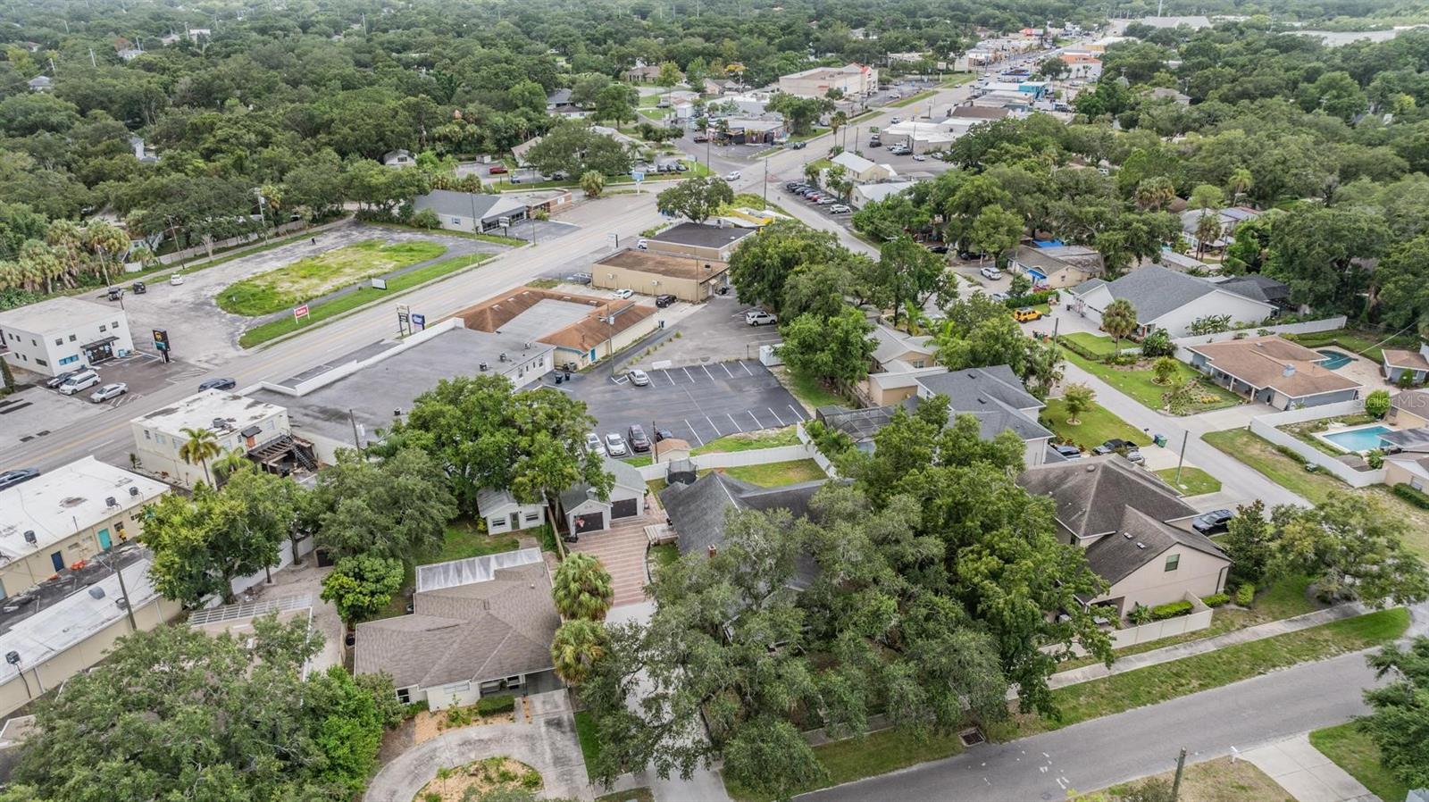 Listing photo id 36 for 4010 Neptune Street