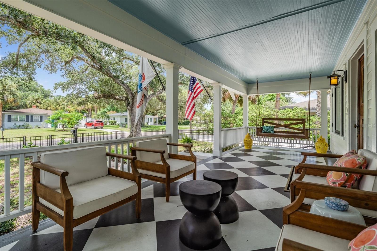 Listing photo id 6 for 4010 Neptune Street