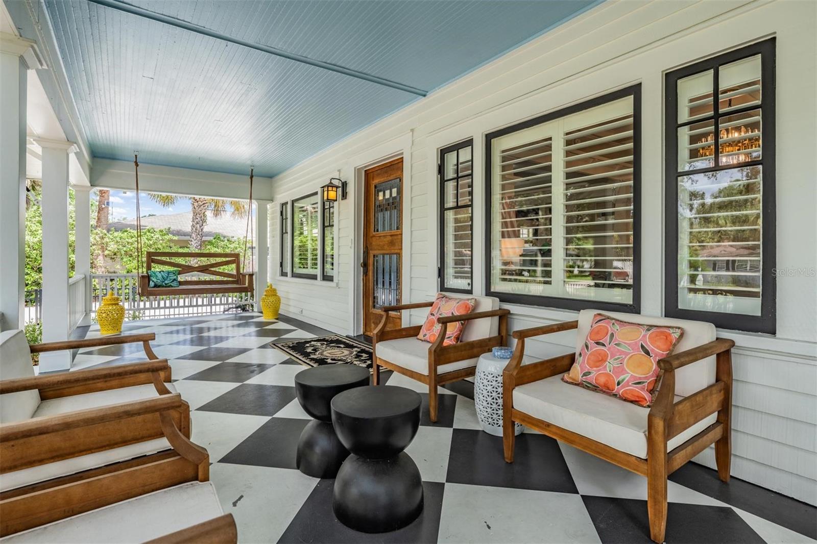 Listing photo id 7 for 4010 Neptune Street