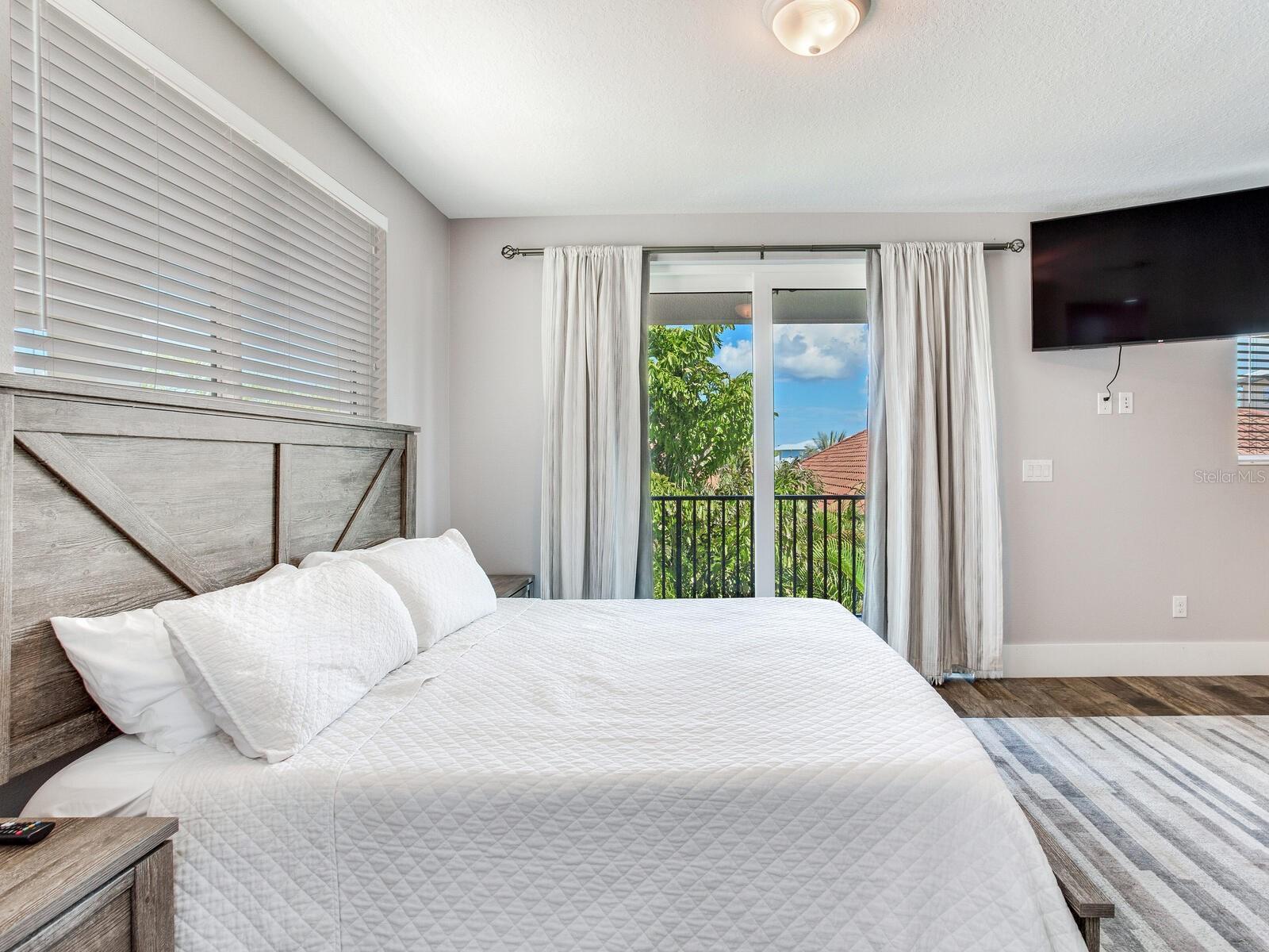 Image 33 of 51 For 156 175th Avenue E