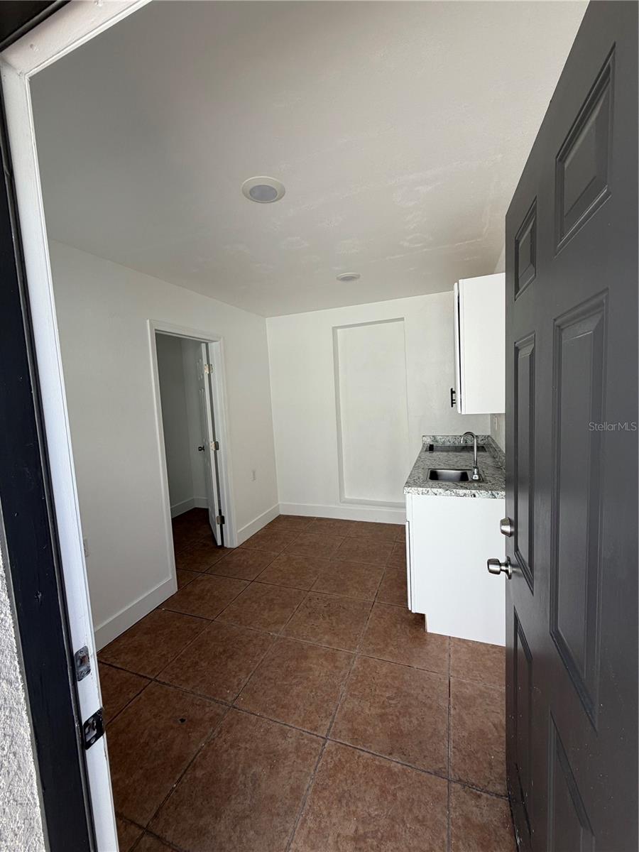 Listing photo id 0 for 1702 Dempsey Avenue B