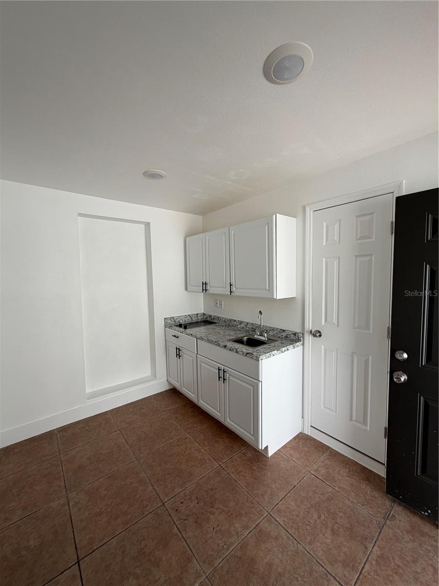 Listing photo id 1 for 1702 Dempsey Avenue B
