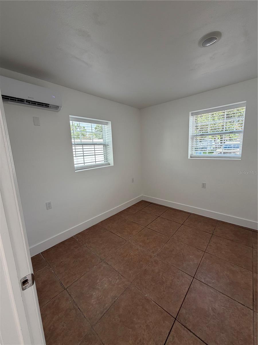 Listing photo id 2 for 1702 Dempsey Avenue B