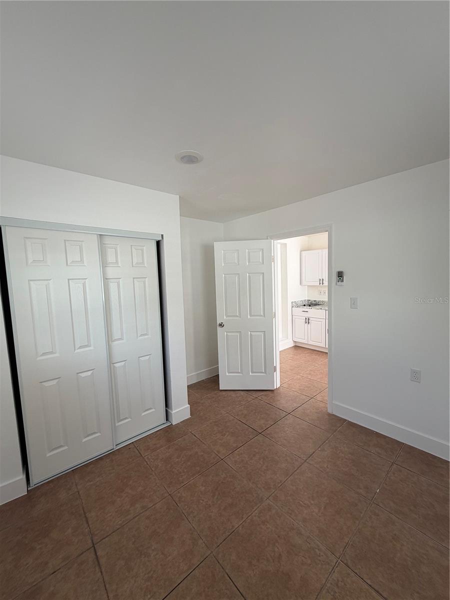 Listing photo id 3 for 1702 Dempsey Avenue B