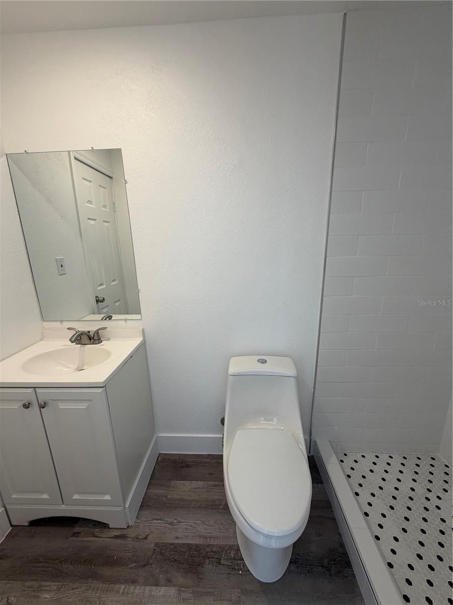 Listing photo id 5 for 1702 Dempsey Avenue B