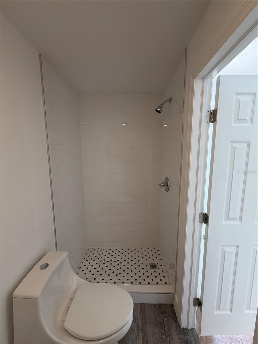 Listing photo id 6 for 1702 Dempsey Avenue B