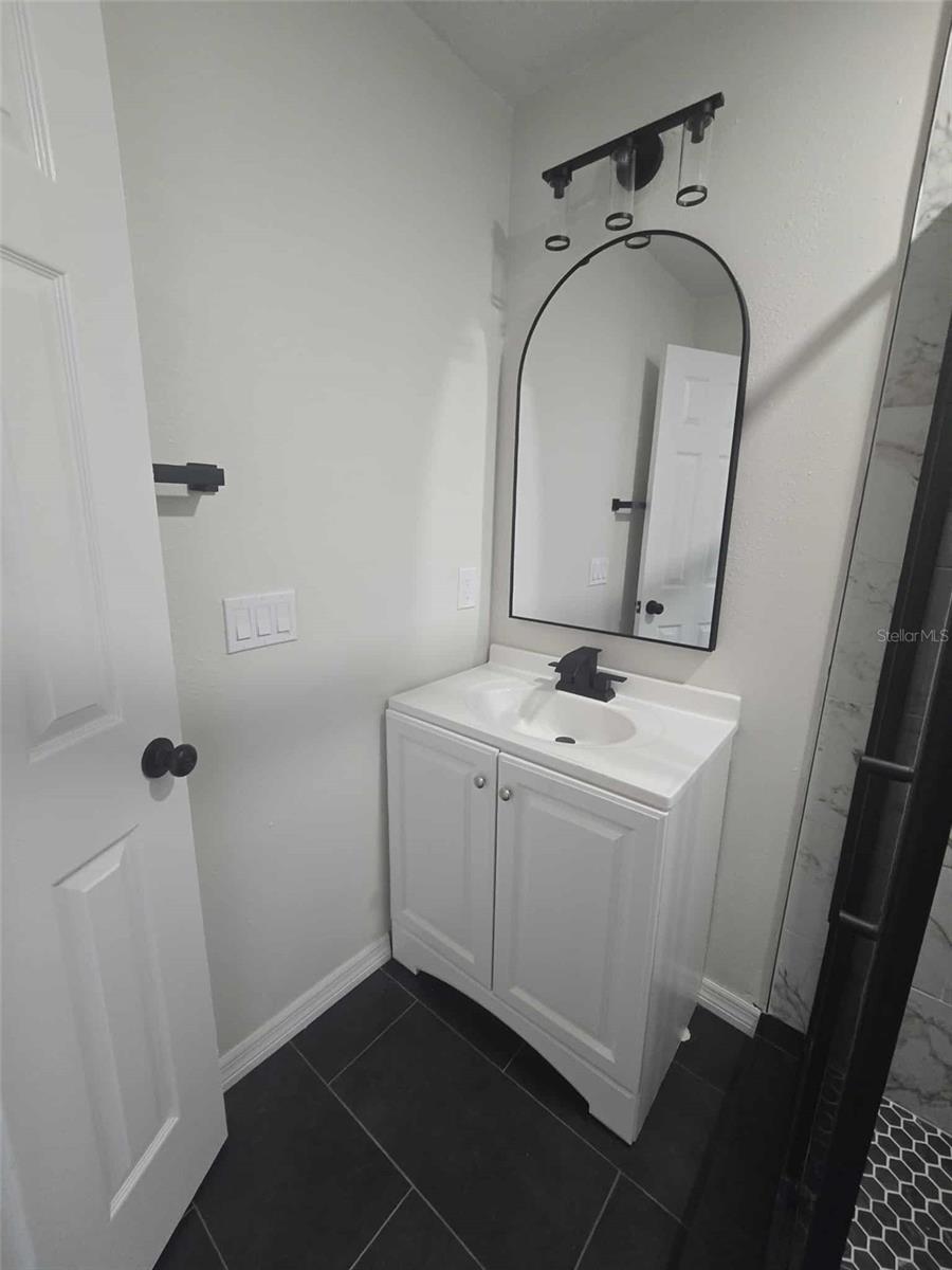 Image 13 of 19 For 4302 Venice Drive