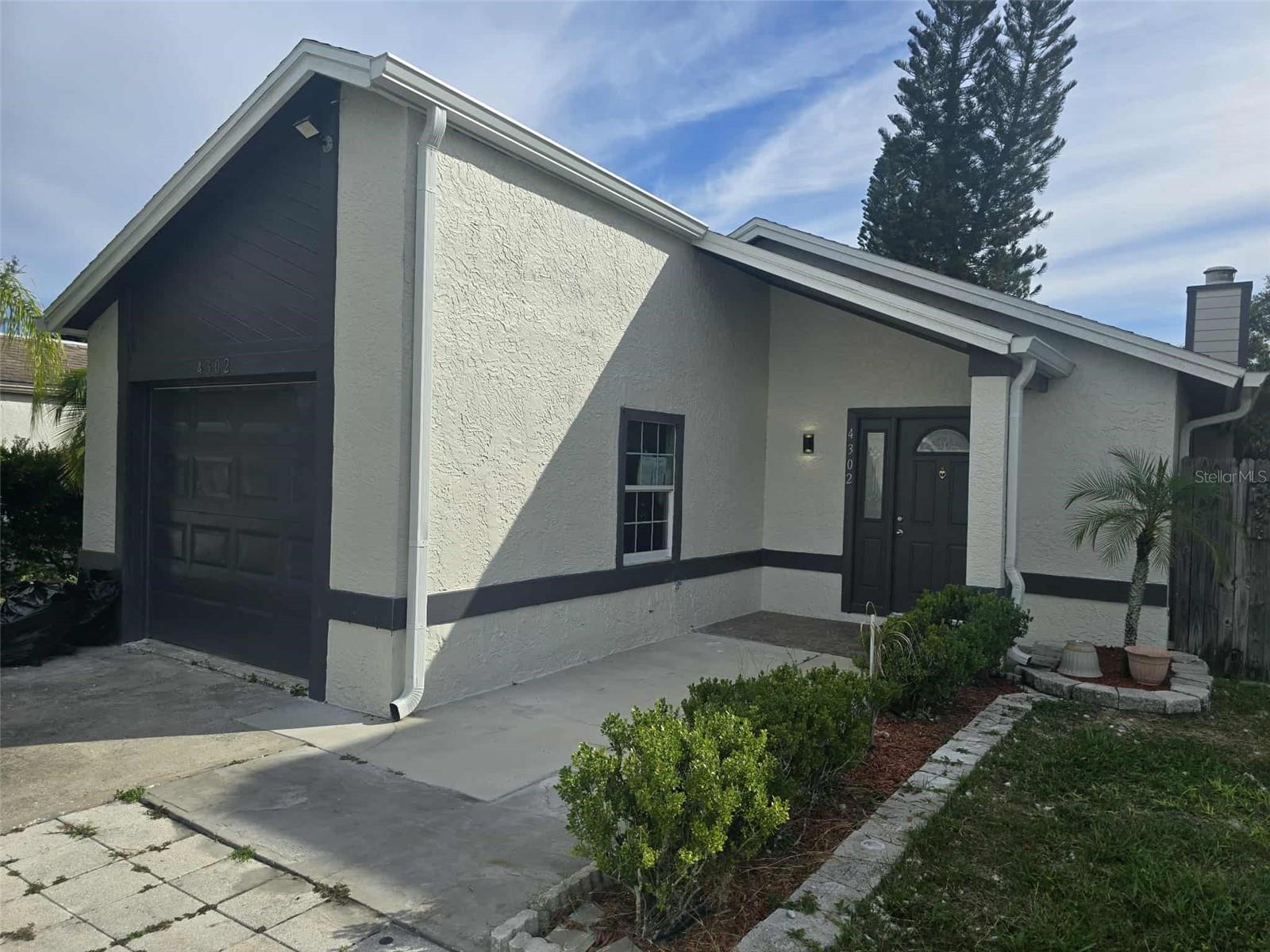 Image 2 of 19 For 4302 Venice Drive