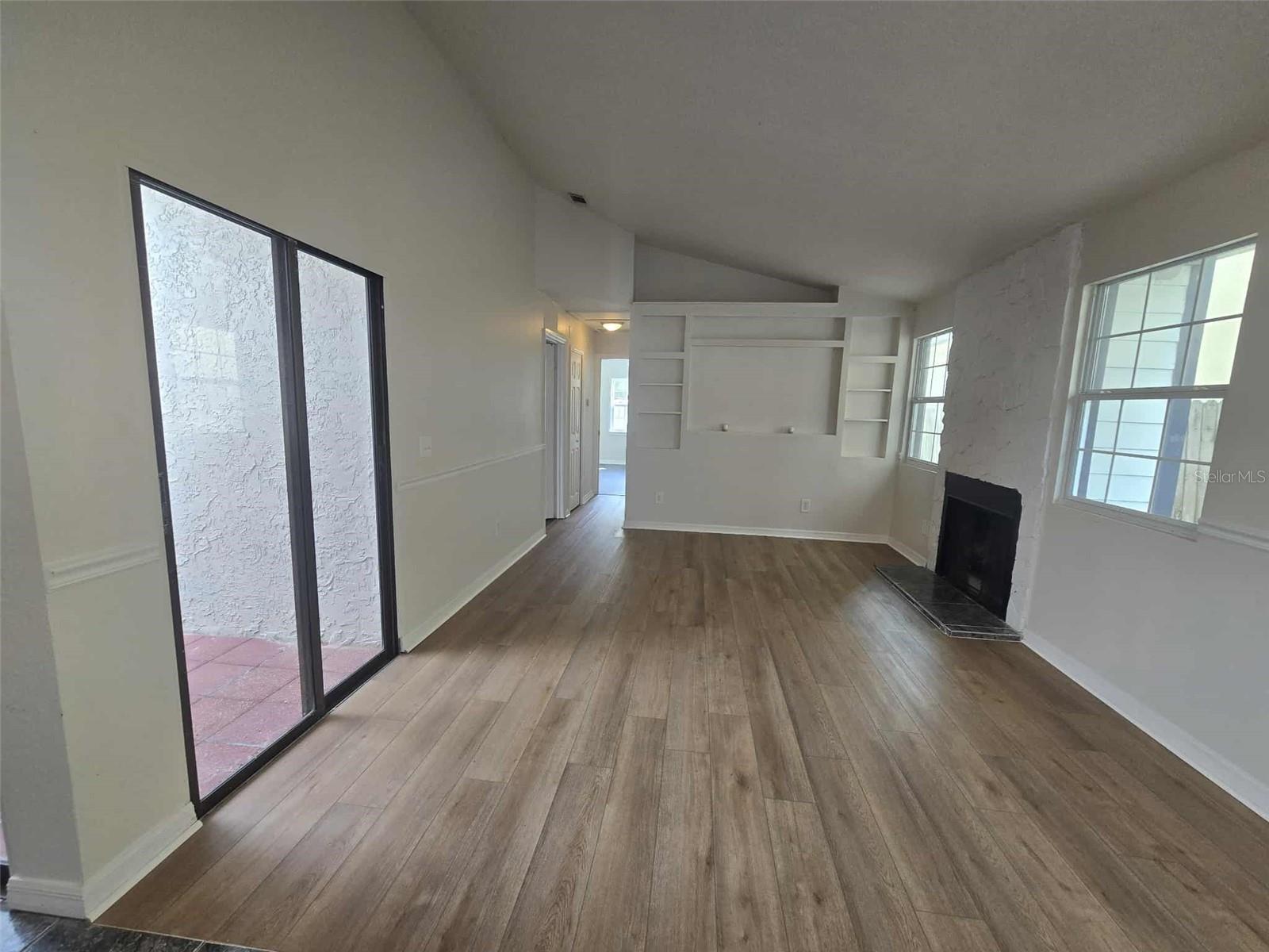 Image 6 of 19 For 4302 Venice Drive