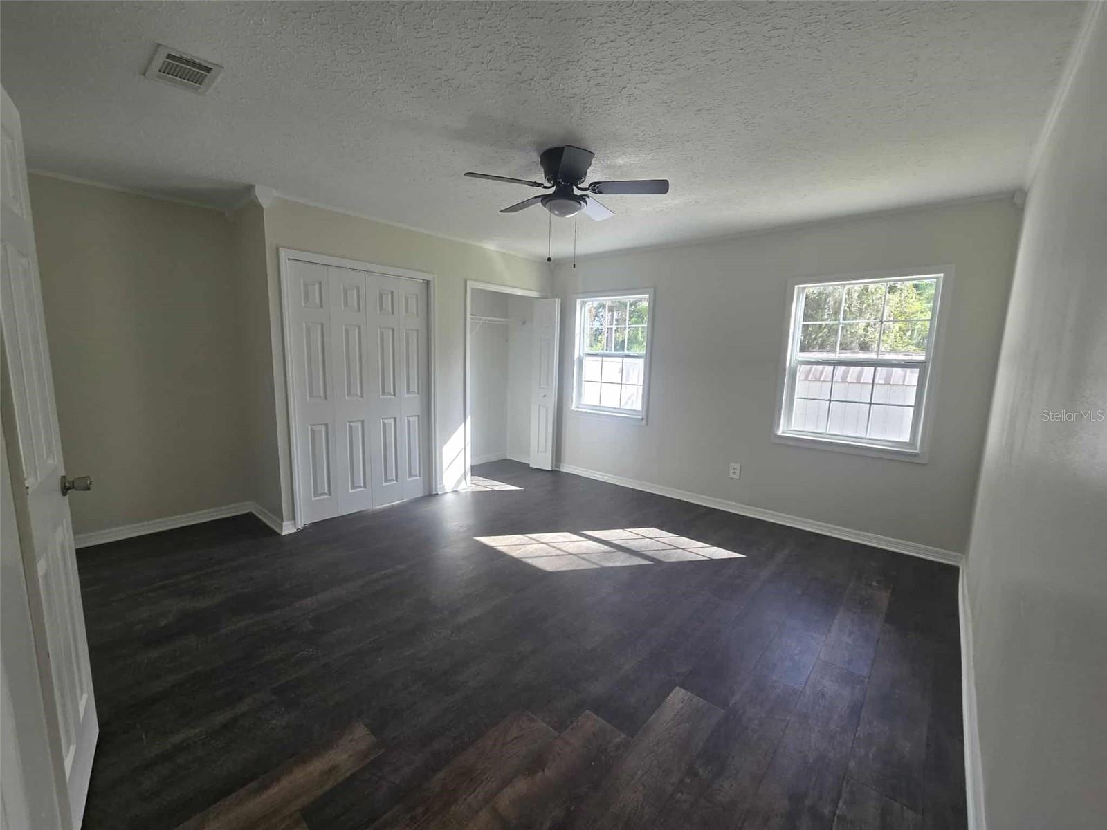 Image 8 of 19 For 4302 Venice Drive