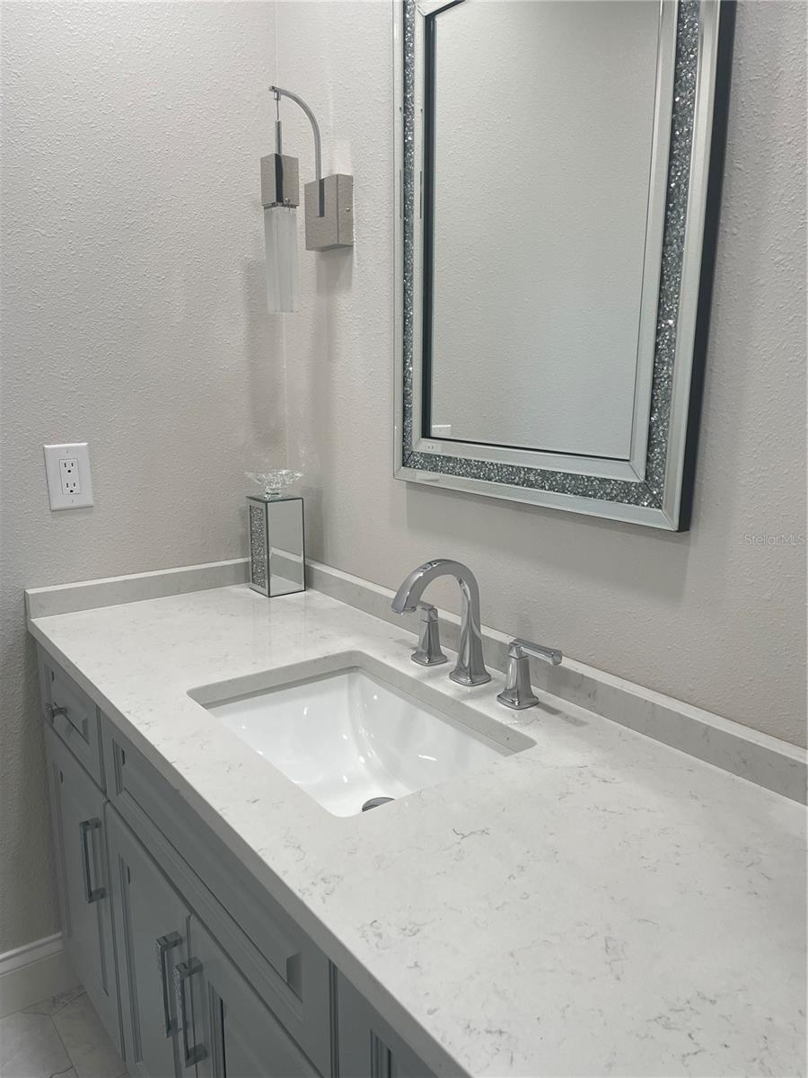 Image 17 of 24 For 6025 Sun Boulevard 201