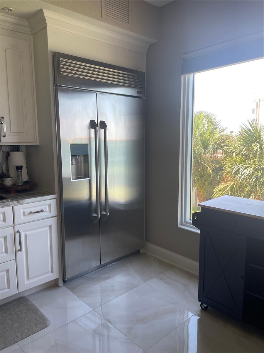 Image 5 of 24 For 6025 Sun Boulevard 201
